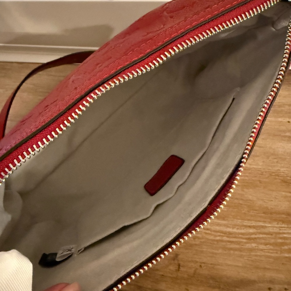 Red Purse - Picture 5 of 5